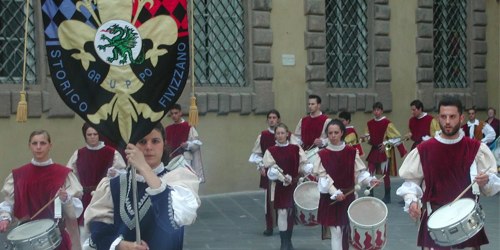 tuscanay-flag-throwing