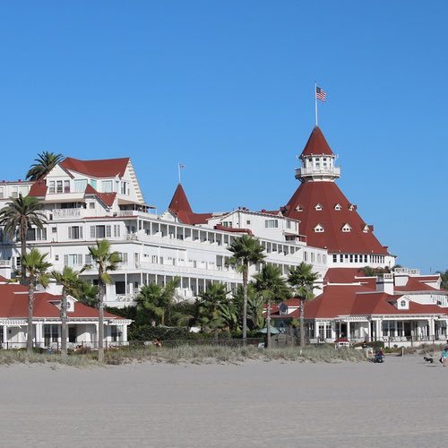 Lively Dining on Coronado Island