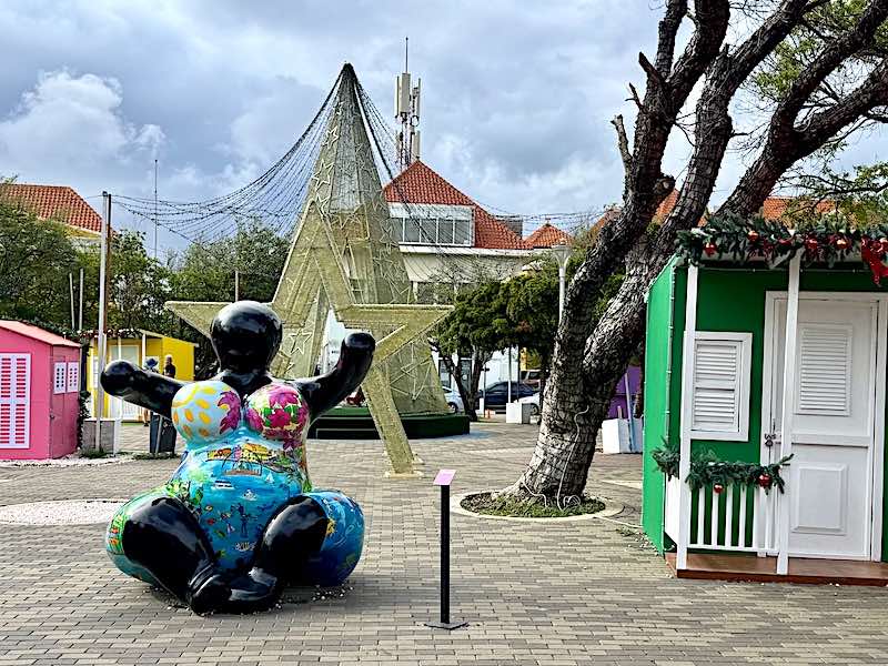 A large Chichi statue in Queen Wilhelmina Park