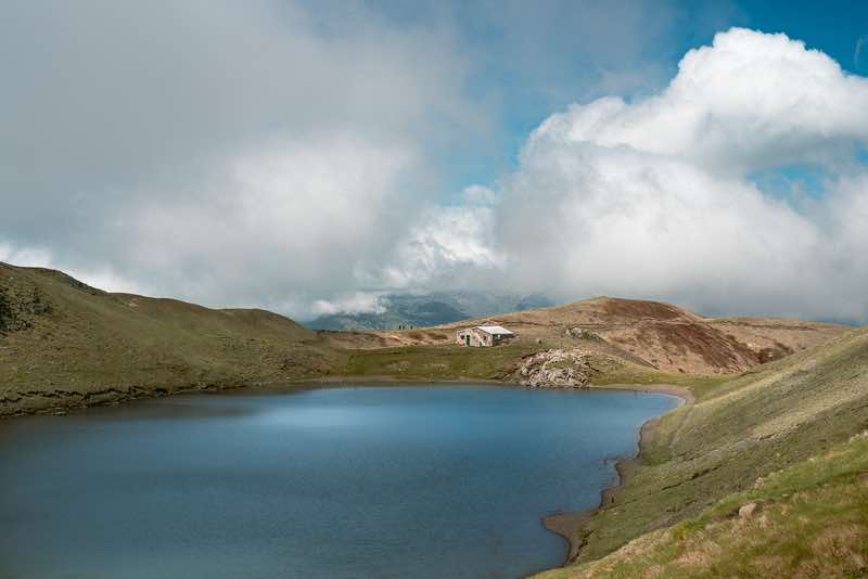 Lago Scaffaiolo, a glacial lake sitting at roughly 1,775 meters along the Tuscan–Emilian Apennine ridge.